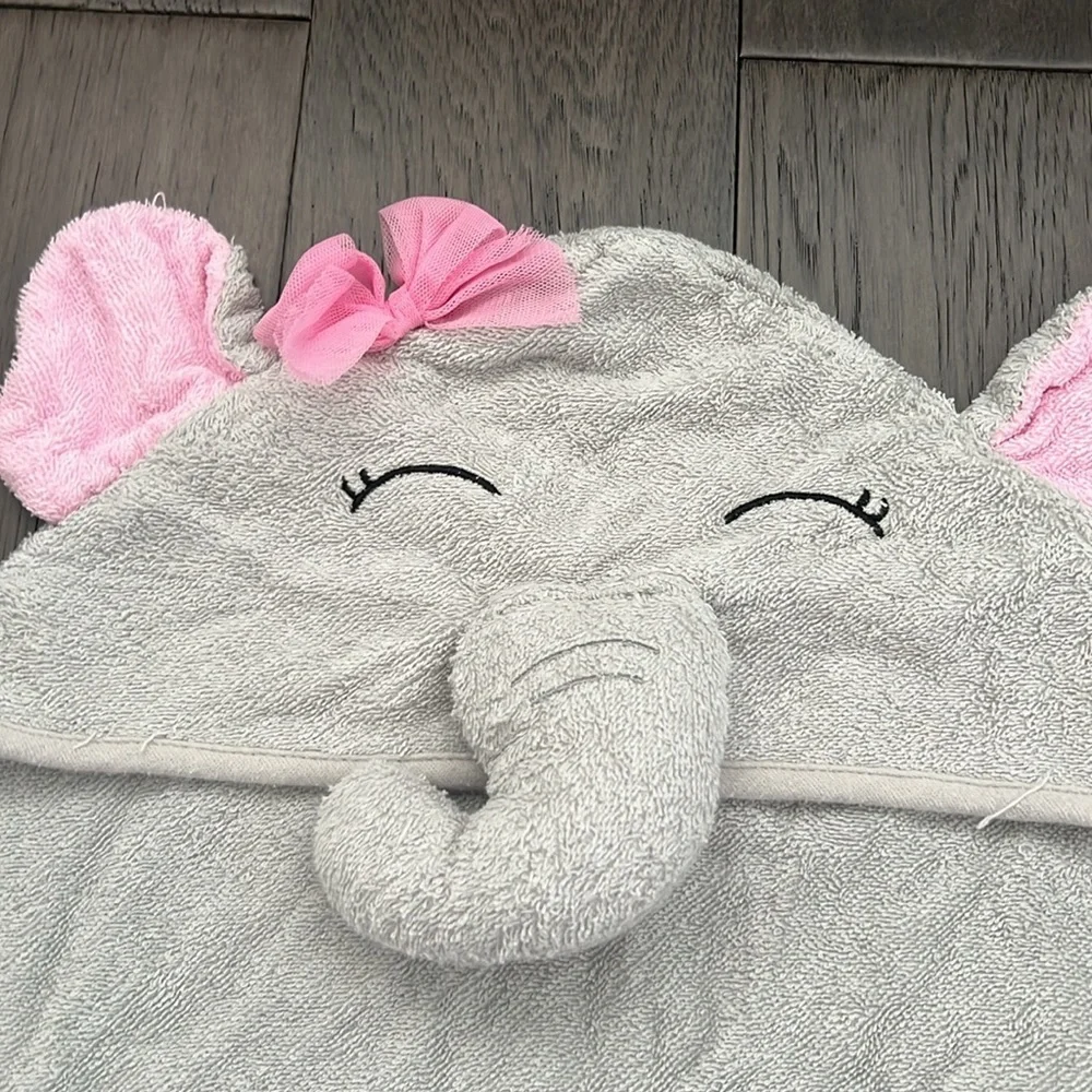 Baby infant gray elephant hooded bath towel with a bow